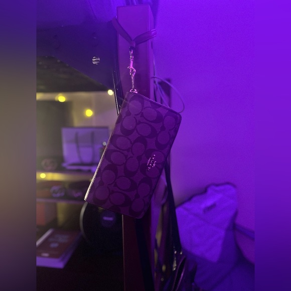 Coach wristlet - Picture 6 of 6